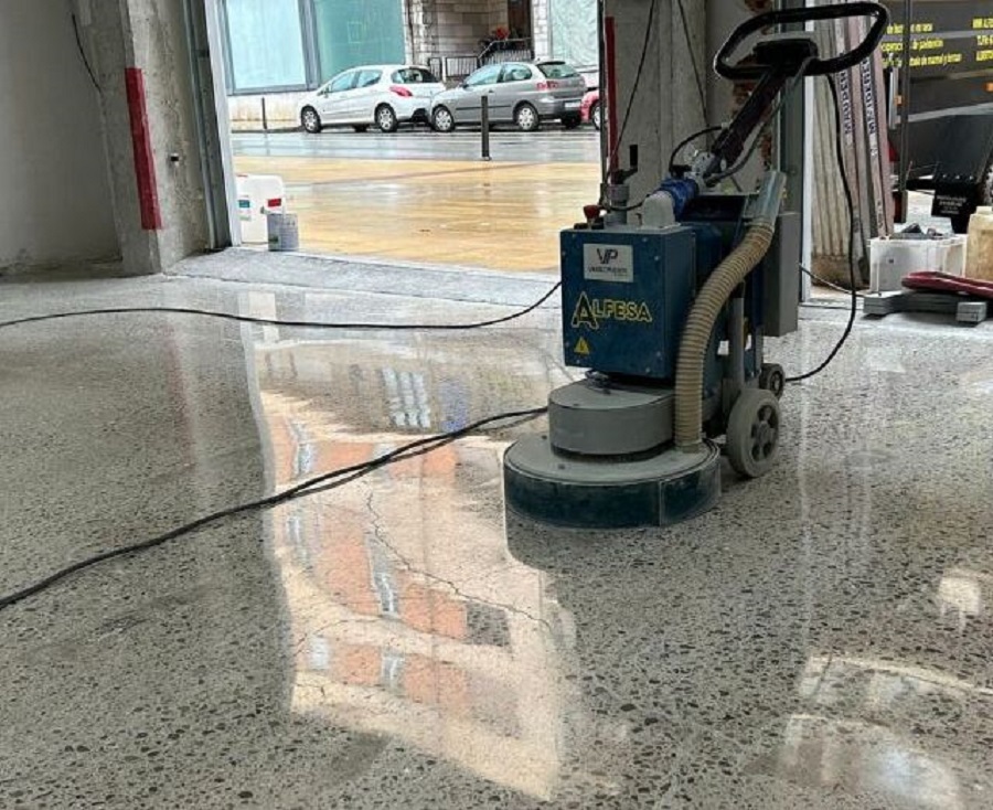 VIUDEZ PUERTA, effect of lithium on a concrete floor